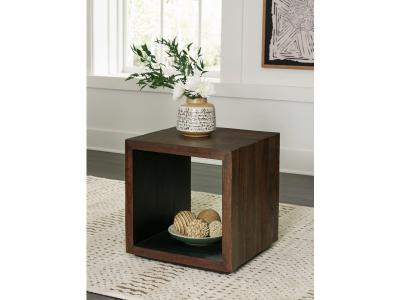 Square End Table/Hensington A4000555