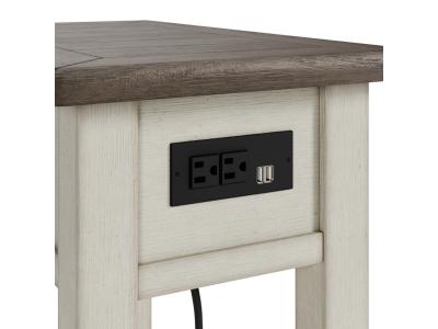 Chair Side End Table/Bolanburg T637-107