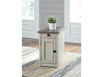 Chair Side End Table/Bolanburg T637-7