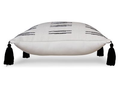 Mudderly Pillow - A1000928