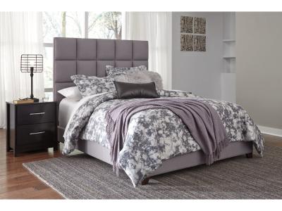 Queen Upholstered Bed/Dolante B130-381